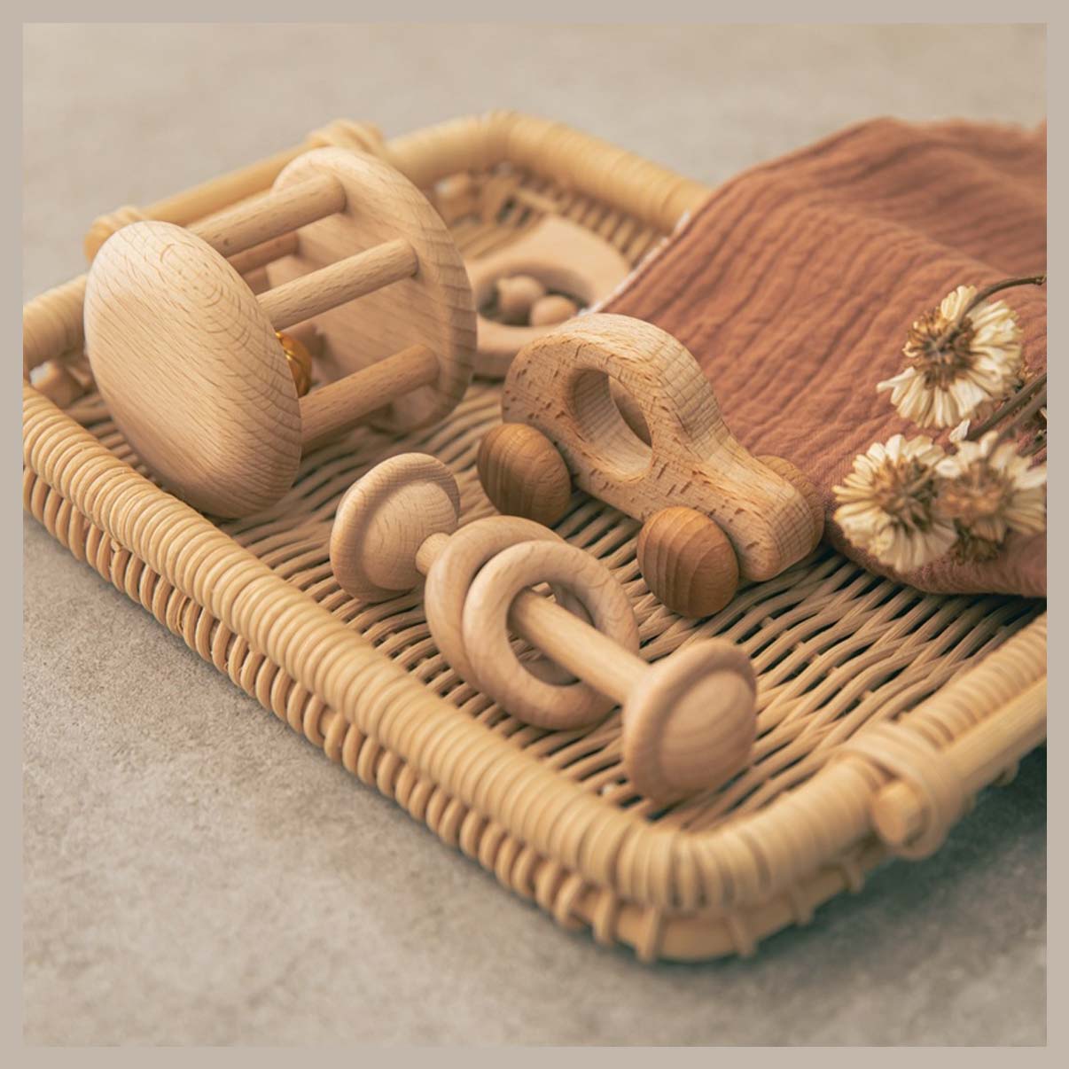 Baby Buggy Handrassel-Spielzeugset – Spielend die Welt entdecken 🍼🚗🎶