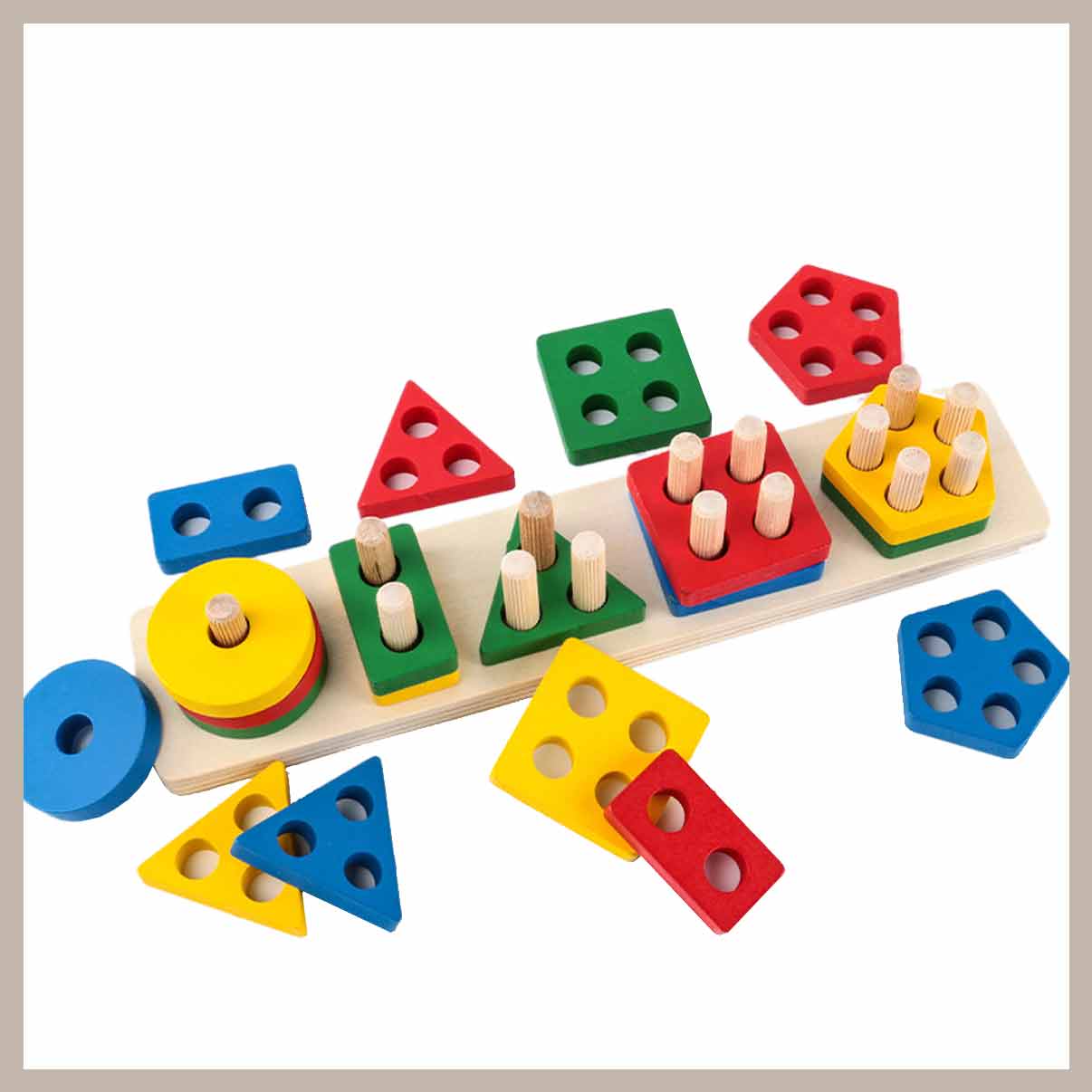 Montessori Steckspiel mit bunten Plättchen